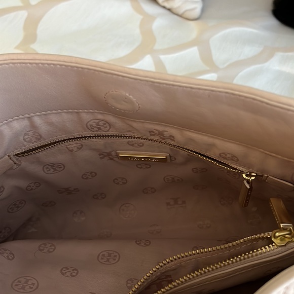 Tory Burch Marion Quilted Chain Shoulder Bag. Color is Light Oak. - Picture 6 of 6